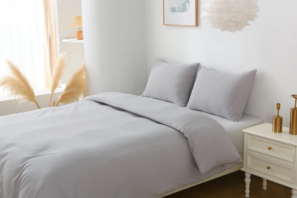 3 Pieces Solid Color Bedding Set with 1 Duvet Cover and 2 Pillow Shams, Comforter Not Included (Queen Size, Light Grey)